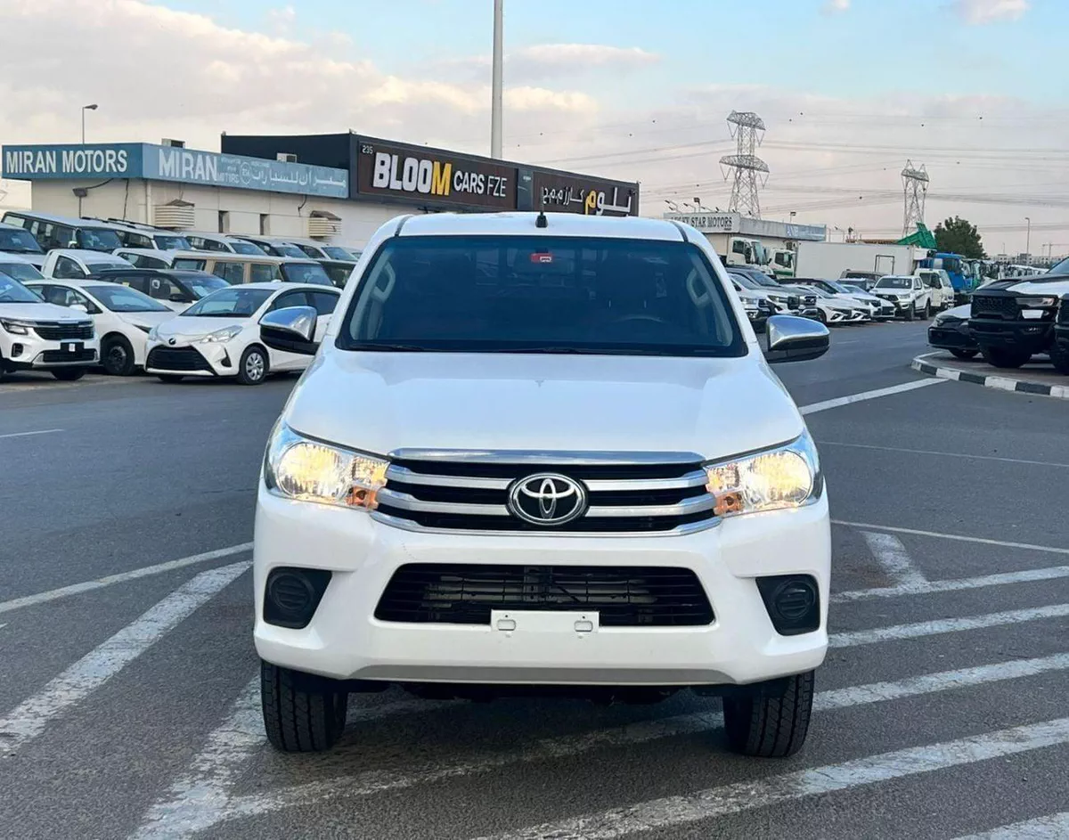 Toyota Hilux GLX 2022 Toyota Hilux 2.7L V4 - 4x4 AWD Original Paint - GCC - Patrol Automatic-1-0