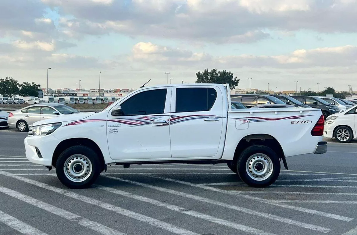 Toyota Hilux GLX 2022 Toyota Hilux 2.7L V4 - 4x4 AWD Original Paint - GCC - Patrol Automatic-3-0