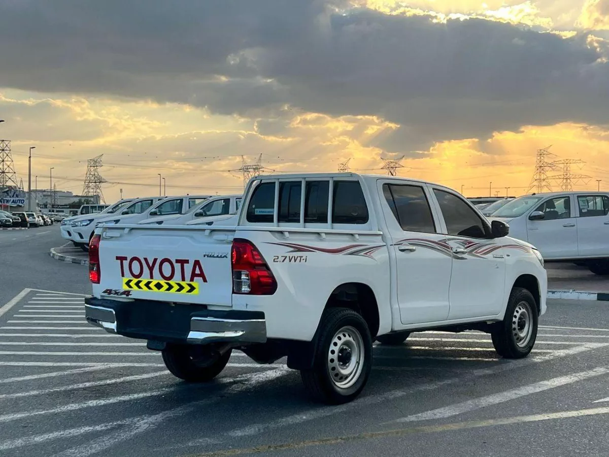 Toyota Hilux GLX 2022 Toyota Hilux 2.7L V4 - 4x4 AWD Original Paint - GCC - Patrol Automatic-7-0