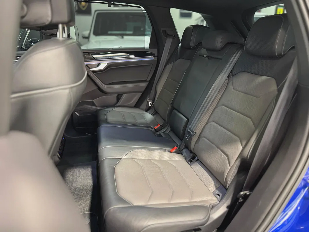 Volkswagen Touareg R-Line | 2024 | GCC Specs | Full Option | Low Mileage-18-18