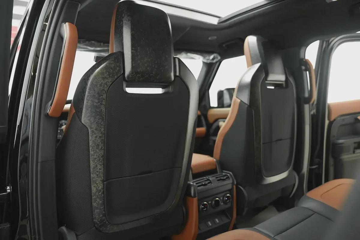 2026 LAND ROVER DEFENDER OCTA BLACK EDITION WITH WARRANTY AND SERVICE CONTRACT-10-10