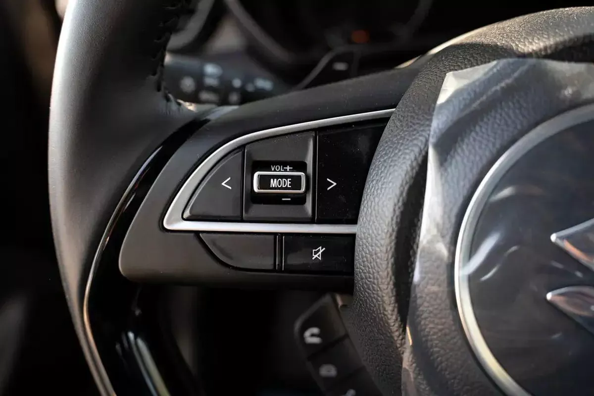 Suzuki Swift GLX Suzuki Swift GLX 2026 GCC specs (FOR EXPORT ONLY)-5-0
