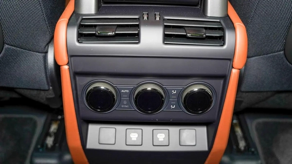 2025 Land Rover Defender 110 Octa - Brand New