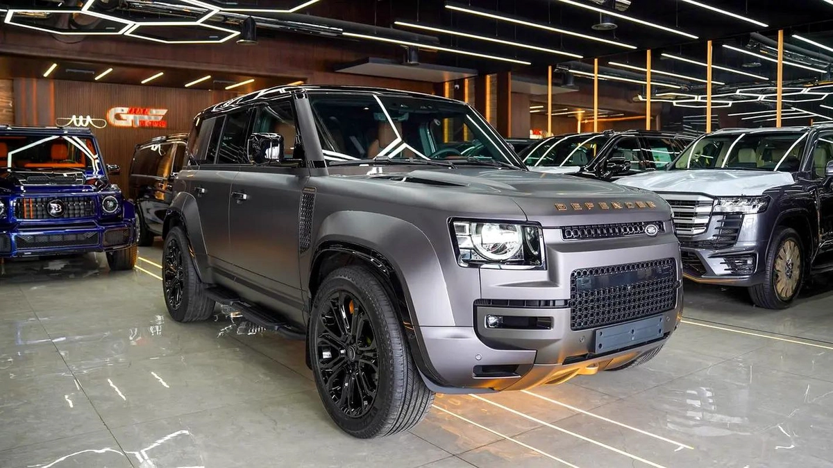 2025 Land Rover Defender 110 Octa - Brand New-11-11