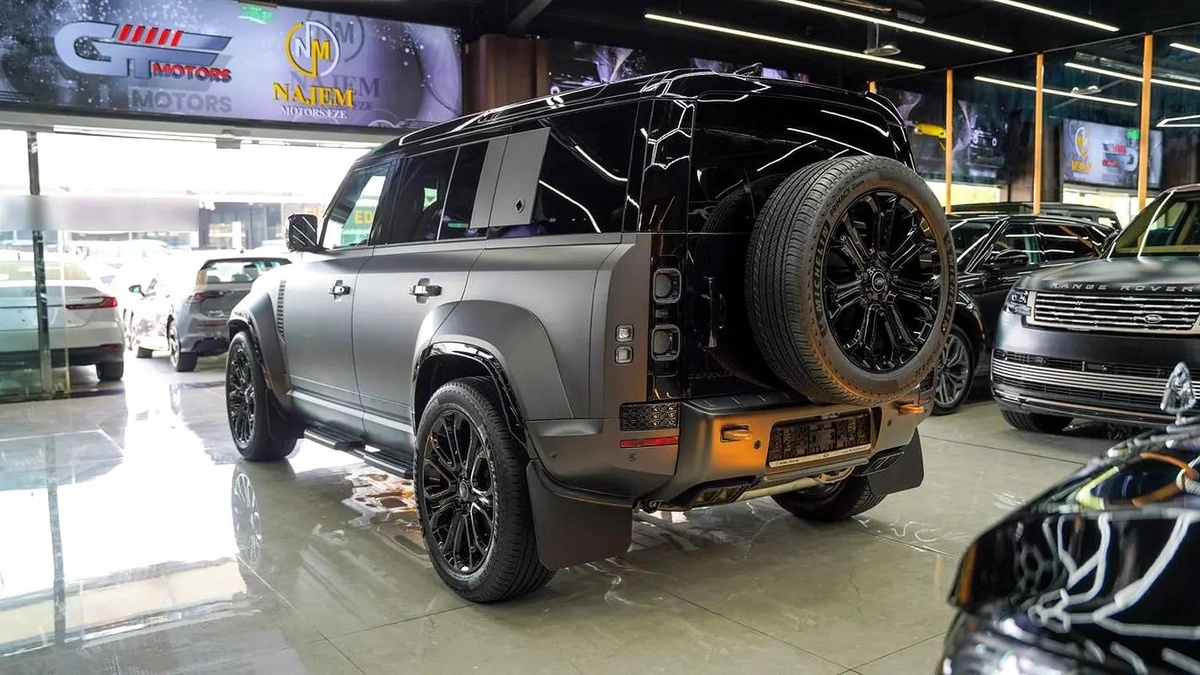 2025 Land Rover Defender 110 Octa - Brand New-6-6