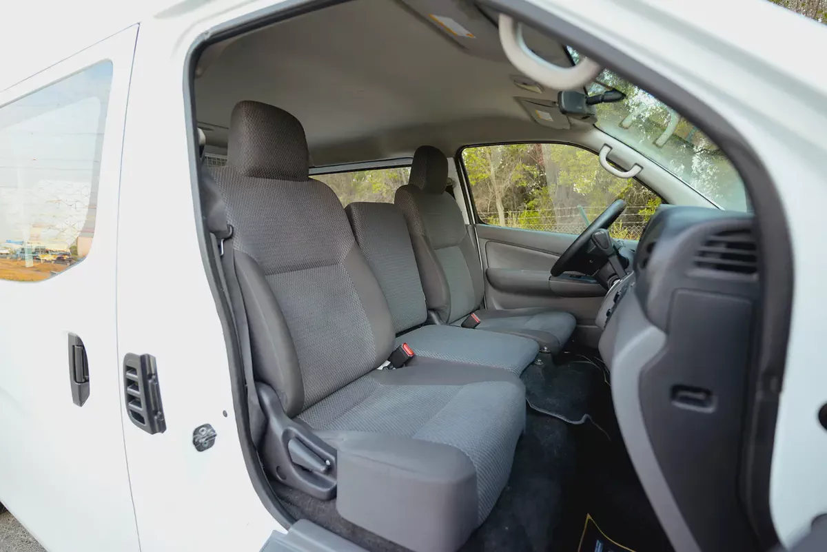 Urvan 6-Seater | Automatic | Standard Roof Delivery Van | GCC Specs | Ref#N32308-9-9