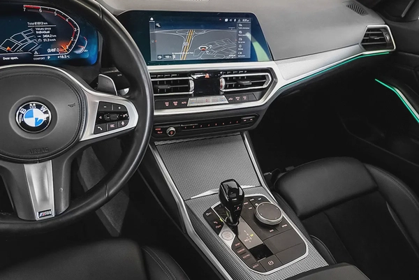 2,677 AED / 60 months | 0% DP | 2021 BMW 330i M-Sport / Full Service History