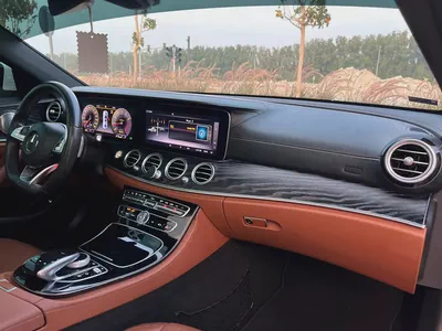 Mercedes-Benz E 300 2018 | GCC Specs | Pristine Condition-7