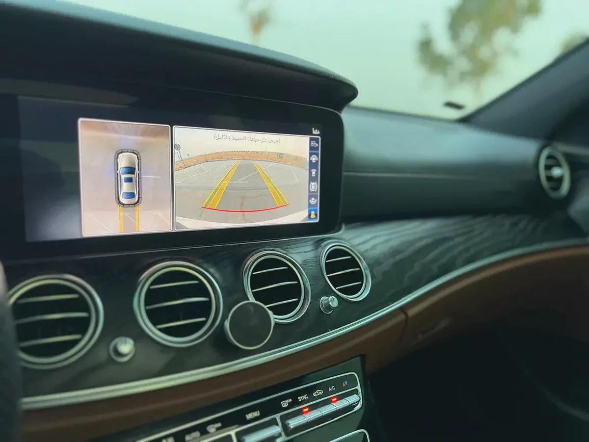 Mercedes-Benz E 300 2018 | GCC Specs | Pristine Condition-9-9