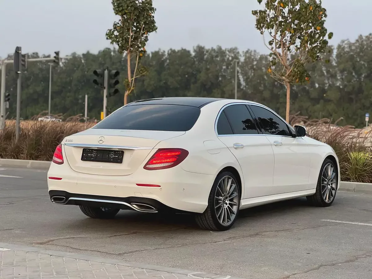 Mercedes-Benz E 300 2018 | GCC Specs | Pristine Condition-15-15