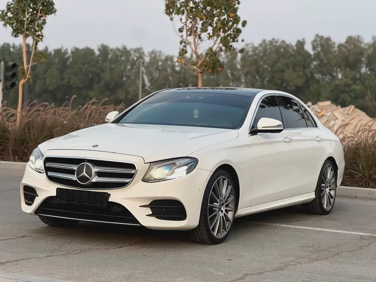 Mercedes-Benz E 300 2018 | GCC Specs | Pristine Condition-2-2