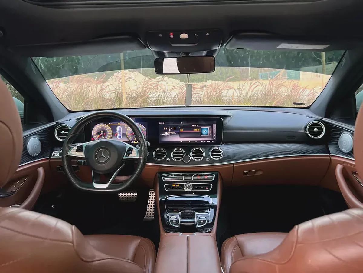 Mercedes-Benz E 300 2018 | GCC Specs | Pristine Condition-3-3