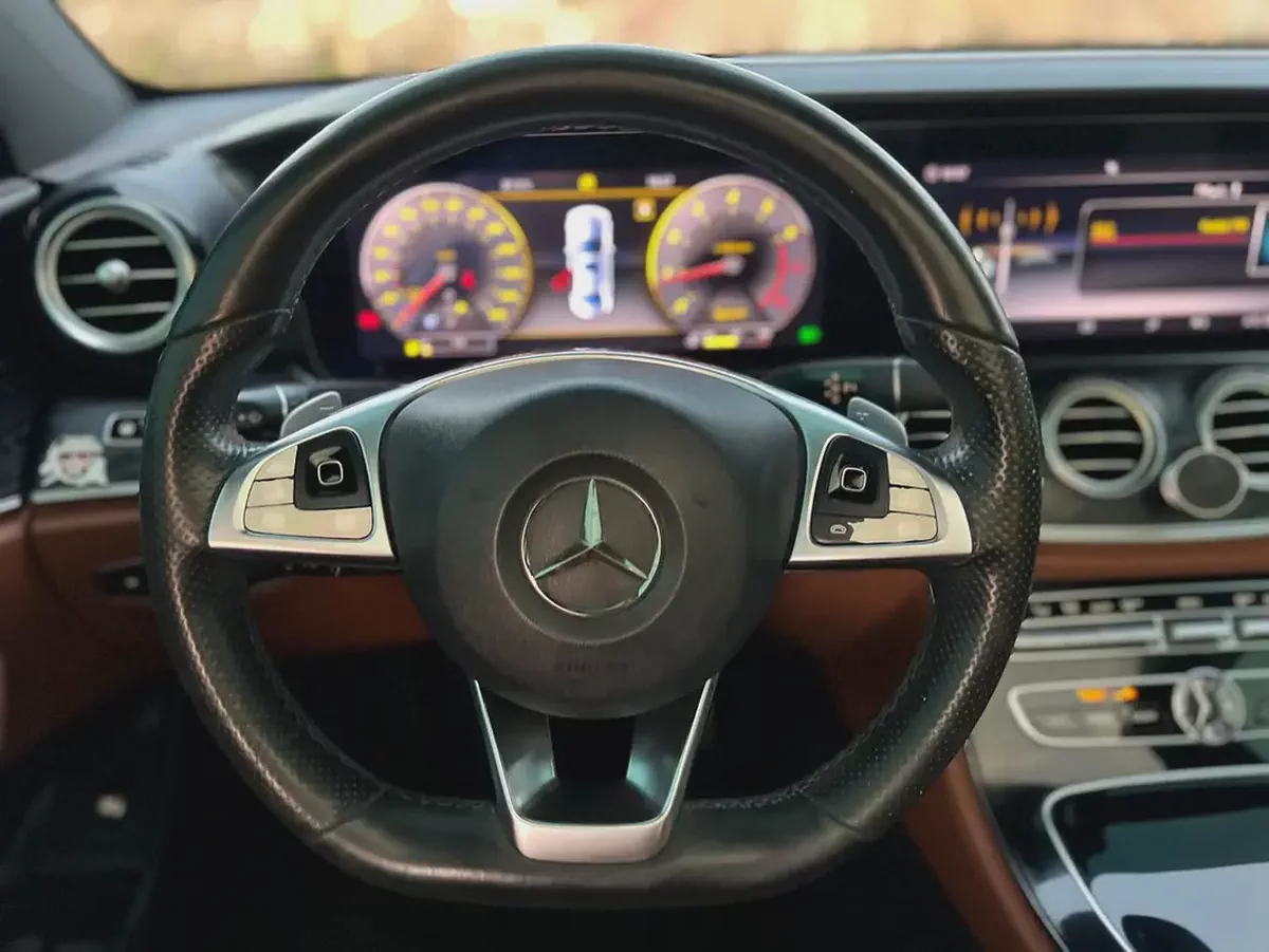 Mercedes-Benz E 300 2018 | GCC Specs | Pristine Condition-4-4