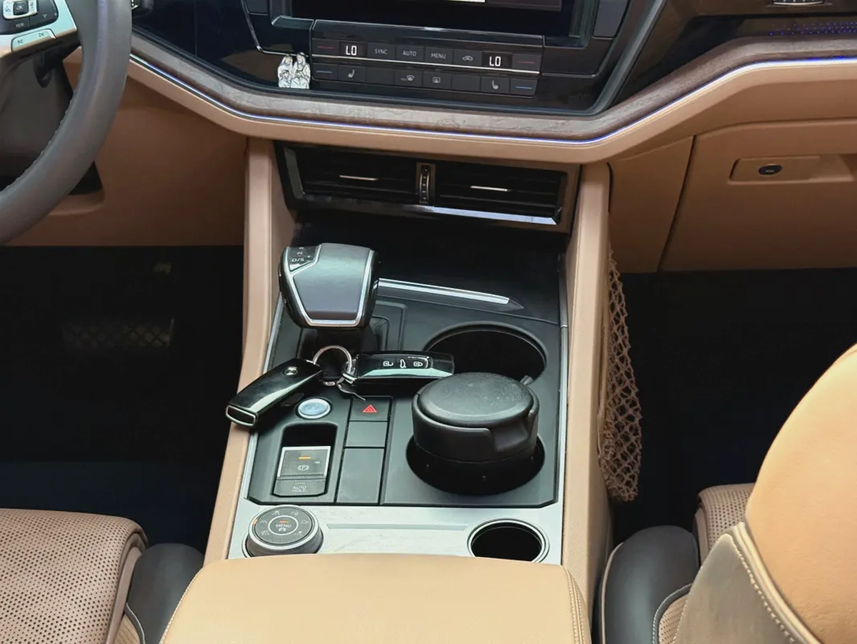 Volkswagen Touareg Highline Plus 2018 GCC Specs-12-12