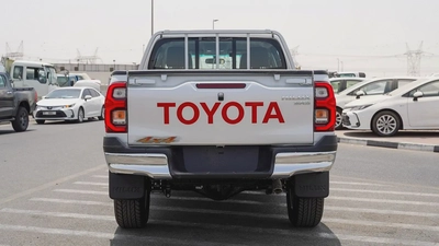 Toyota Hilux Double Cab DLS 2026 GCC Specs-5