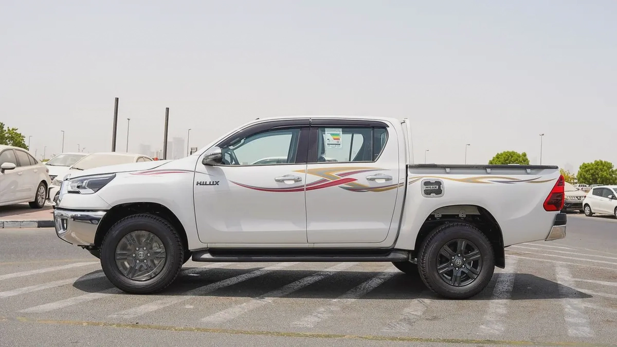 Toyota Hilux Double Cab DLS 2026 GCC Specs-1-1