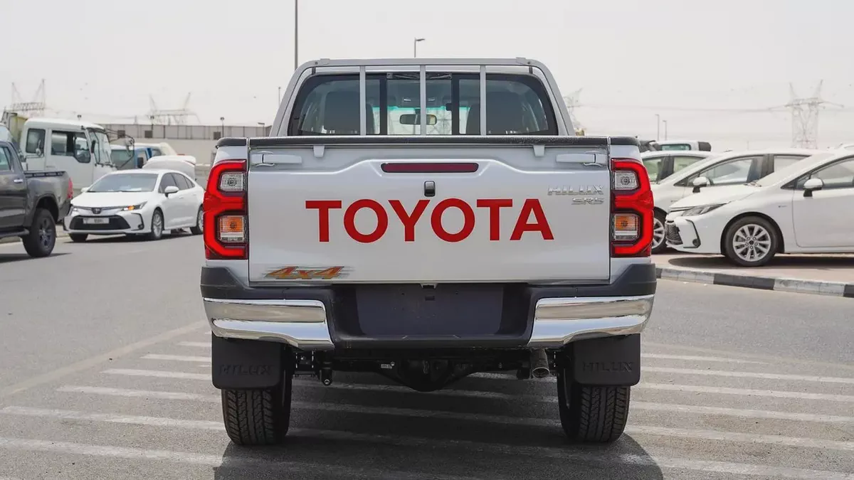 Toyota Hilux Double Cab DLS 2026 GCC Specs-5-5