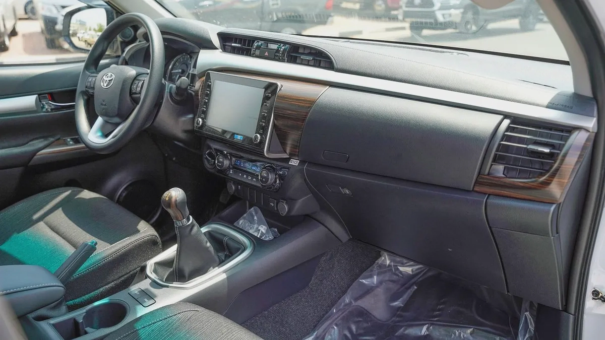 Toyota Hilux Double Cab DLS 2026 GCC Specs-7-7