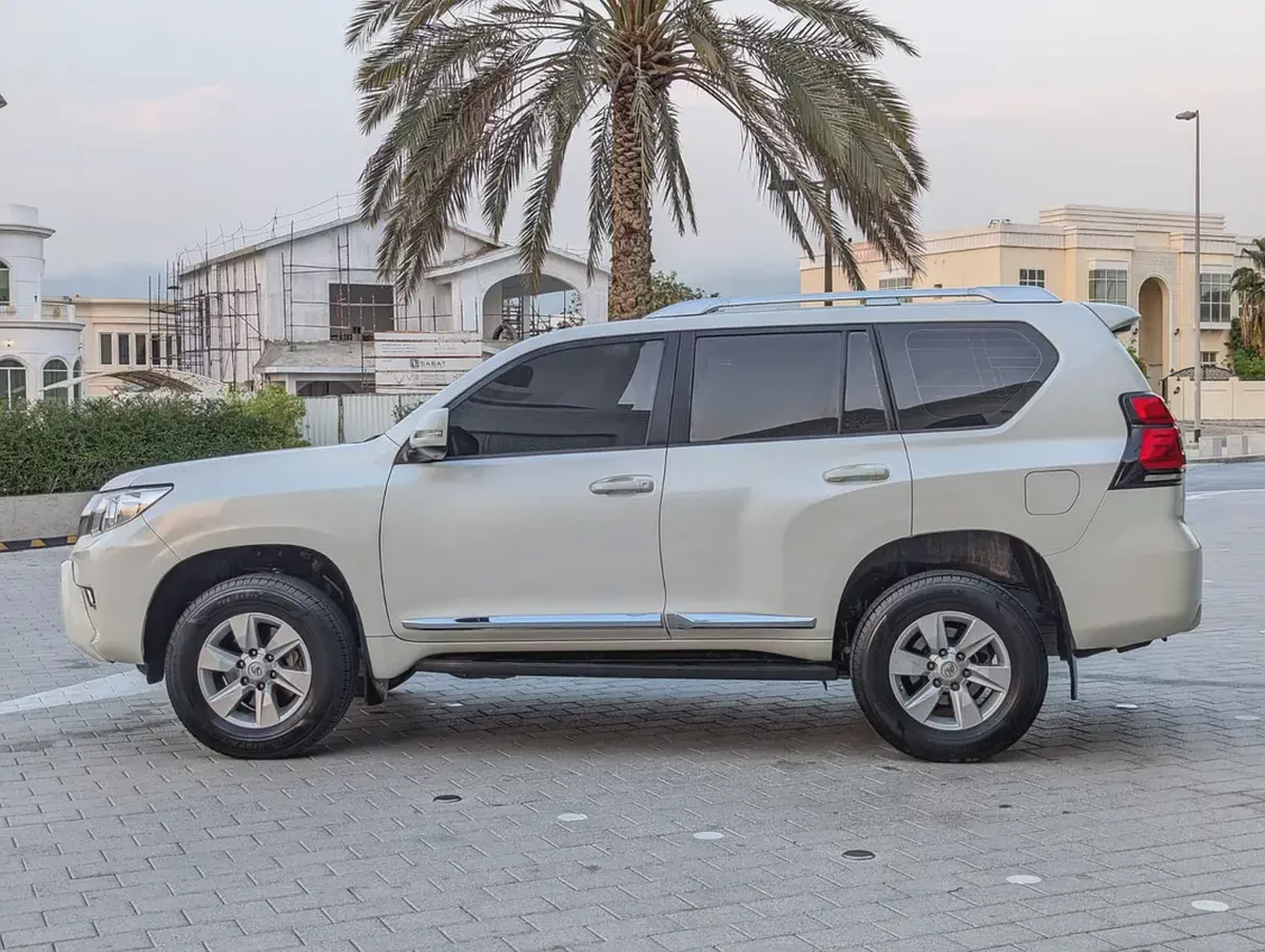 TOYOTA PRADO 2020 GCC V4 2.7L ACCIDENT FREE IN EXCELLENT CONDITION-14-14