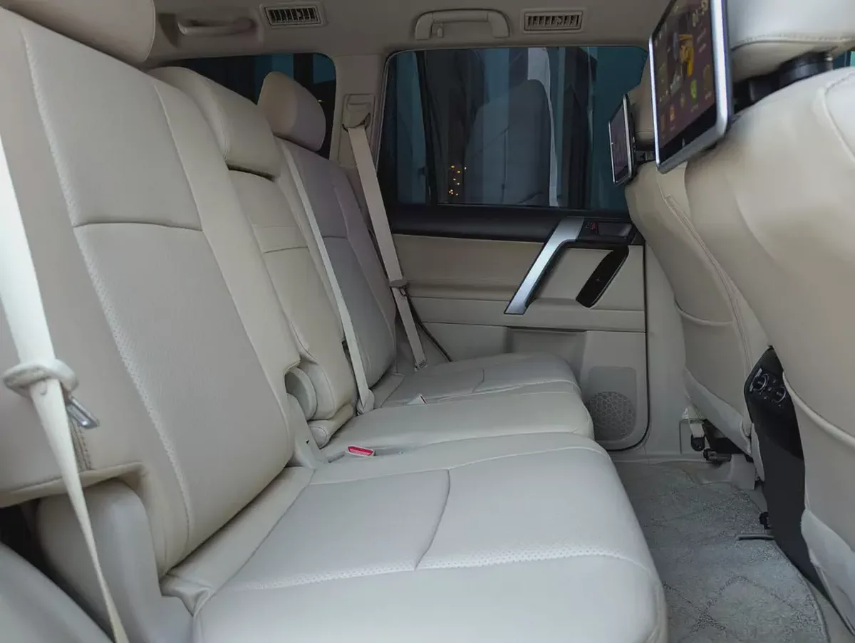 TOYOTA PRADO 2020 GCC V4 2.7L ACCIDENT FREE IN EXCELLENT CONDITION-4-4