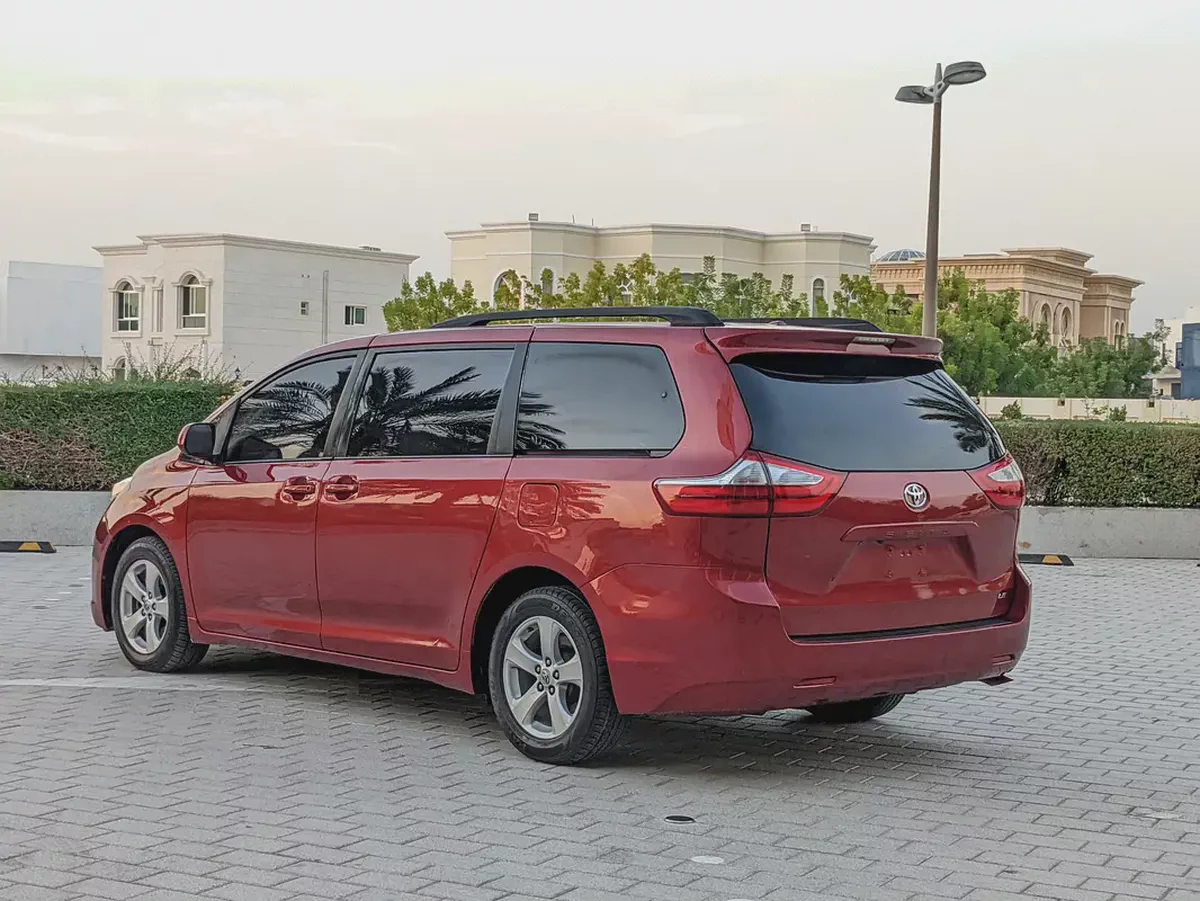 Toyota Sienna 2015 Mid Option With Navigation In Perfect Condition 7 Seater Flawless Family Van-12-12