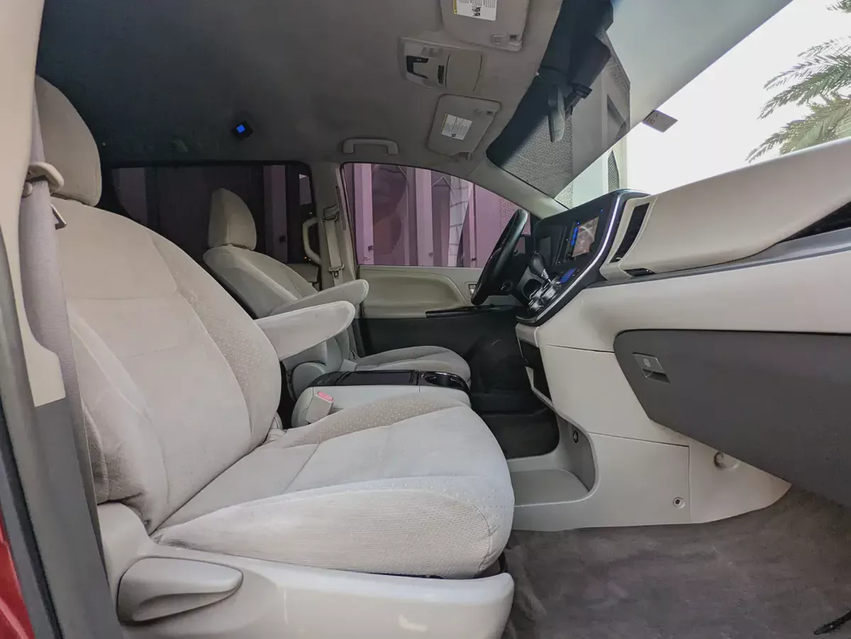 Toyota Sienna 2015 Mid Option With Navigation In Perfect Condition 7 Seater Flawless Family Van-7-7