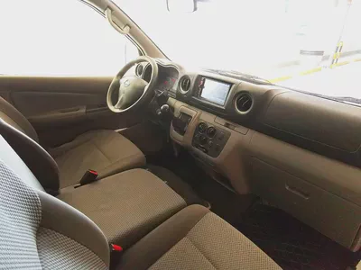 Nissan Urvan NV350 3 Seater Manual 2021 | GCC Specs | Well Maintained-11