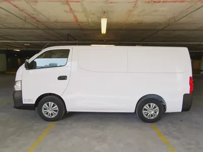 Nissan Urvan NV350 3 Seater Manual 2021 | GCC Specs | Well Maintained-4