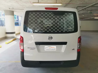 Nissan Urvan NV350 3 Seater Manual 2021 | GCC Specs | Well Maintained-7