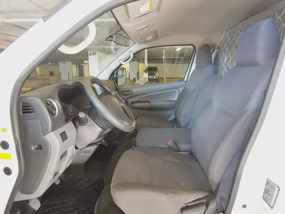 Nissan Urvan NV350 3 Seater Manual 2021 | GCC Specs | Well Maintained-8