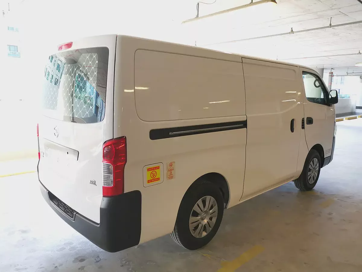 Nissan Urvan NV350 3 Seater Manual 2021 | GCC Specs | Well Maintained-5-5