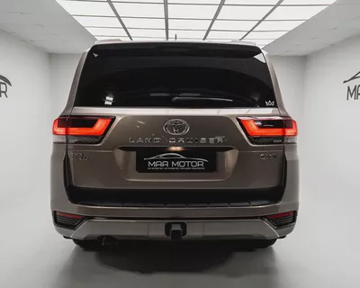 Toyota Land Cruiser GXR 2022 | GCC Specs | Low Mileage-4