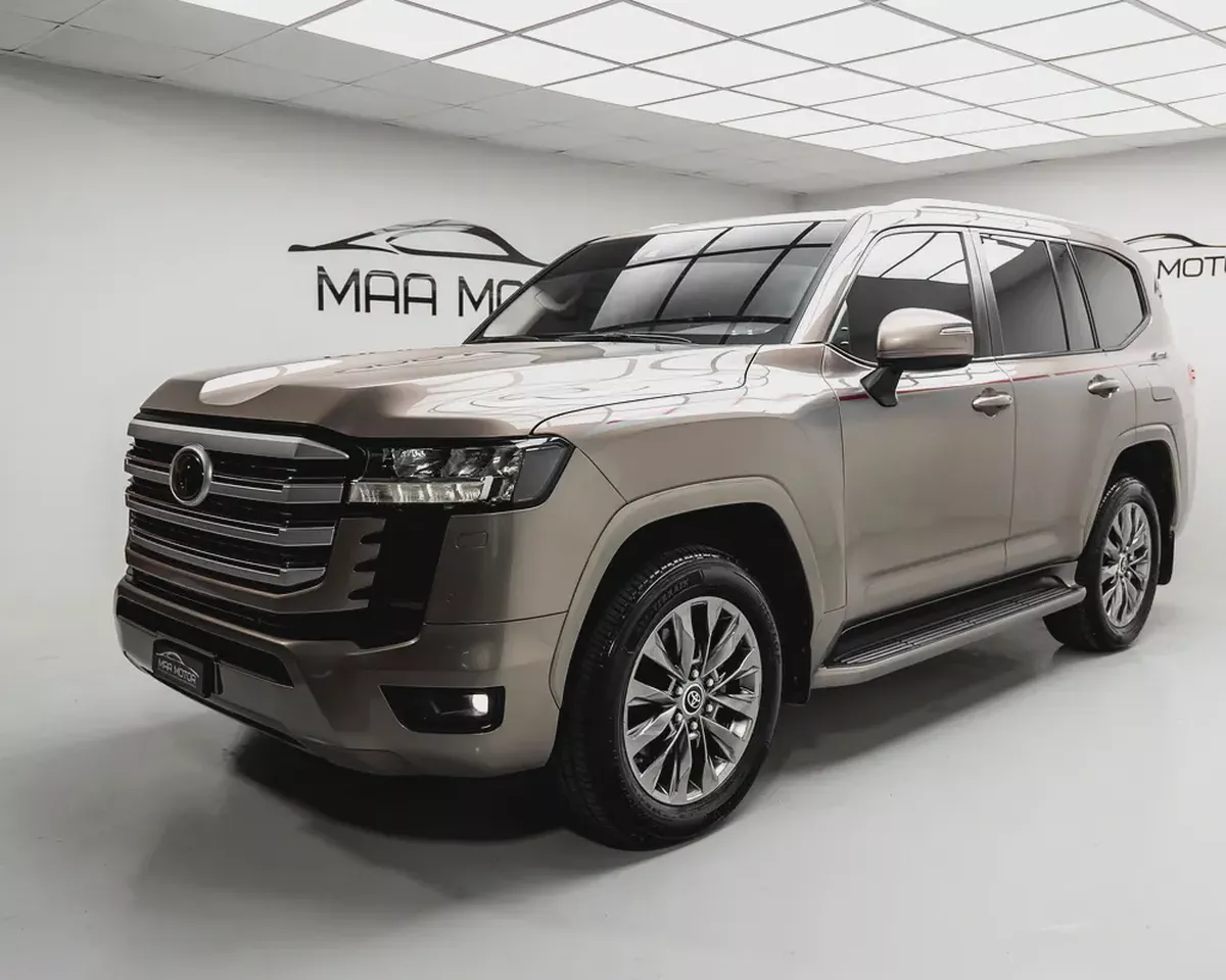 Toyota Land Cruiser GXR 2022 | GCC Specs | Low Mileage