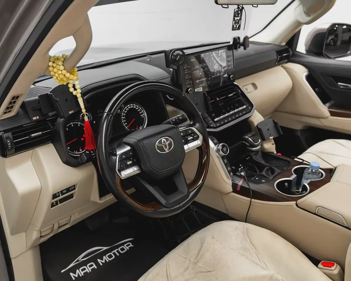 Toyota Land Cruiser GXR 2022 | GCC Specs | Low Mileage-6-6