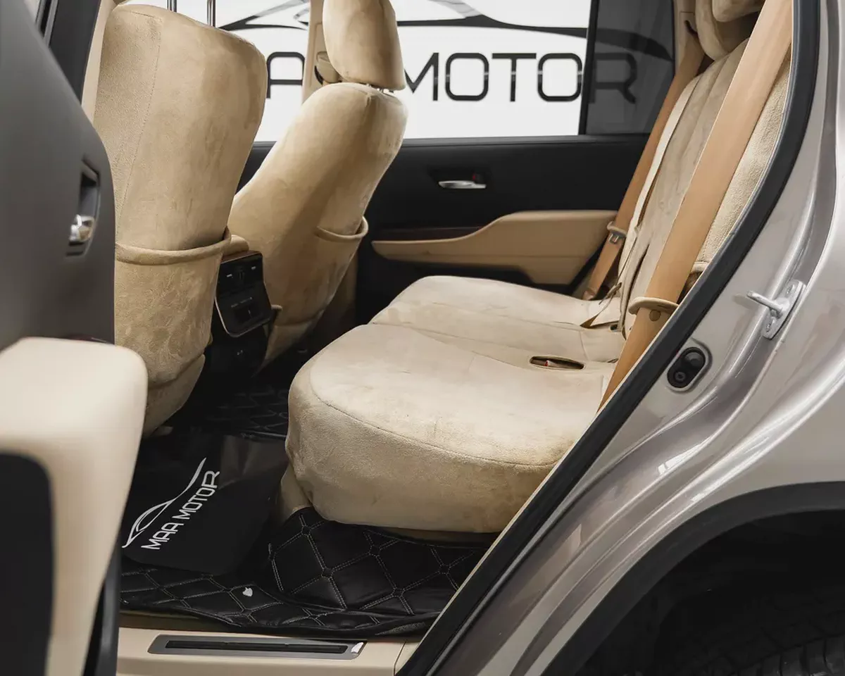 Toyota Land Cruiser GXR 2022 | GCC Specs | Low Mileage-7-7