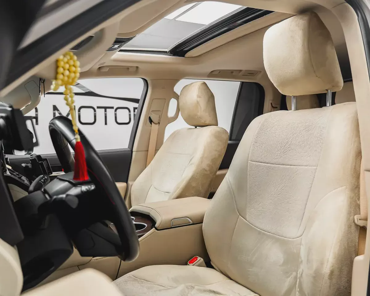Toyota Land Cruiser GXR 2022 | GCC Specs | Low Mileage-8-8