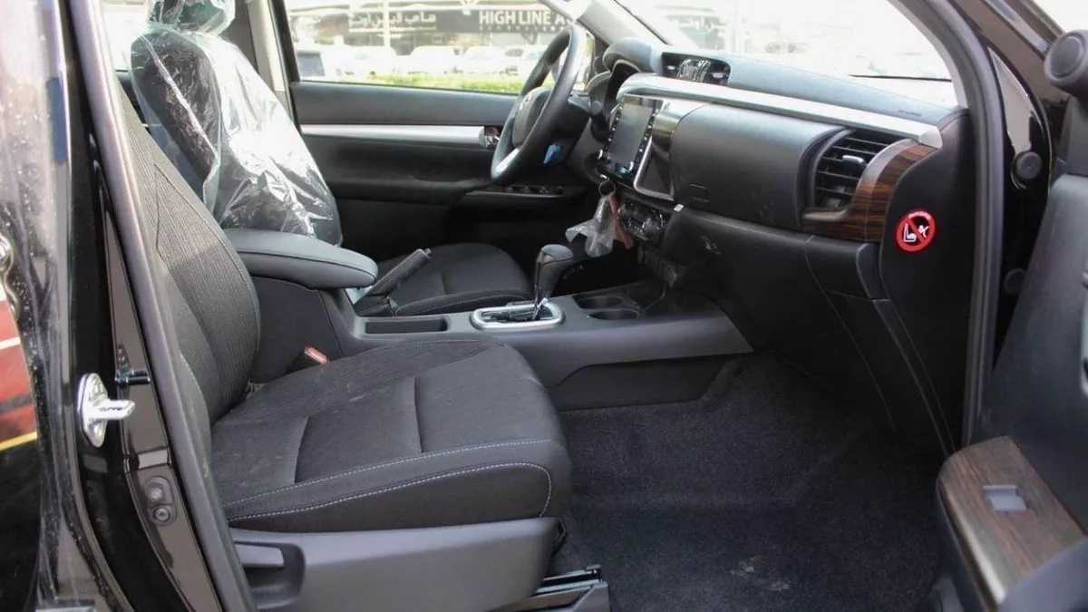 Toyota Hilux SGLX TOYOTA 2.4L D DC 4WD AT Full option-11-0