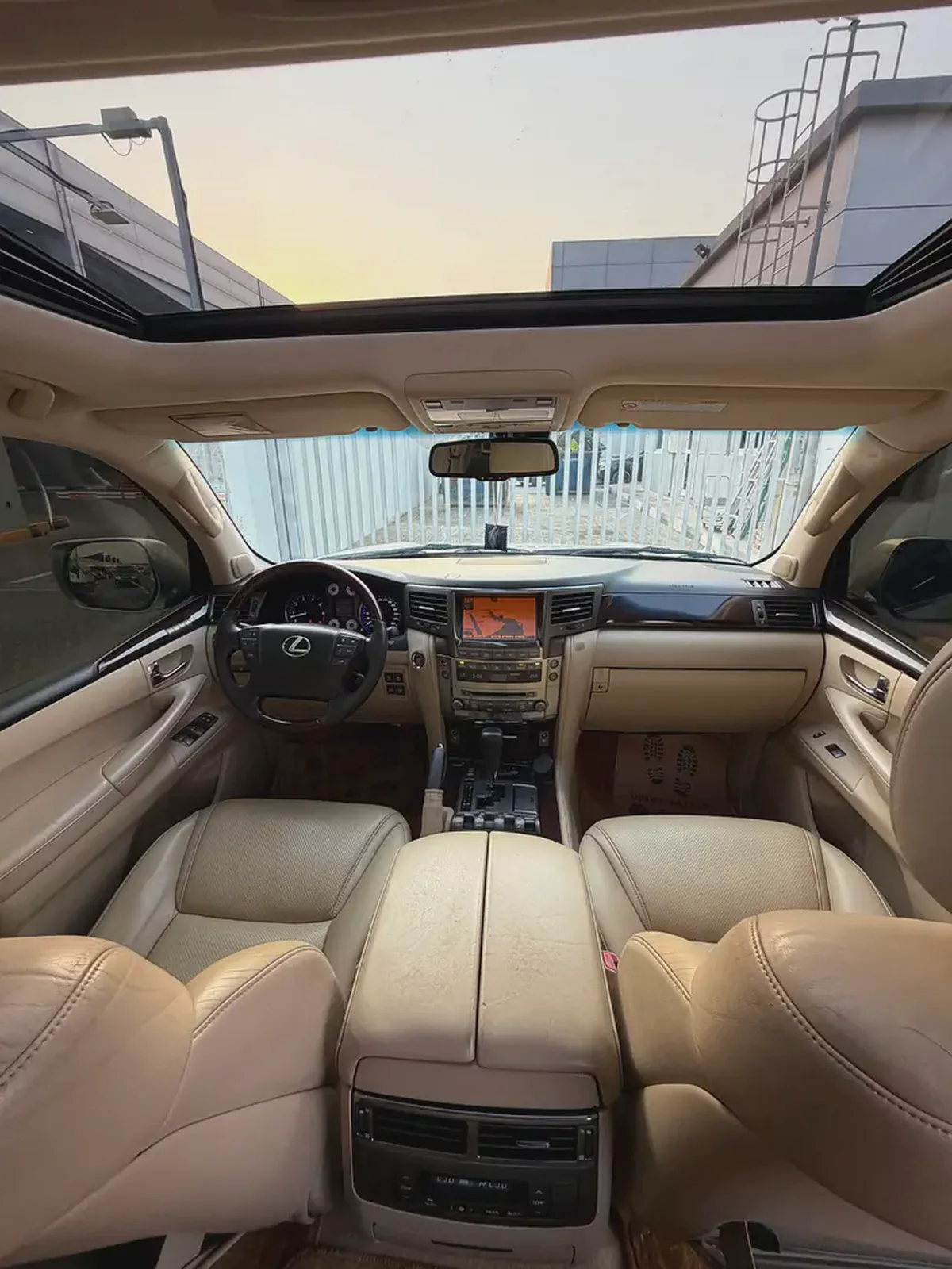 2010 Lexus LX 570 Sport GCC Specs-5-5