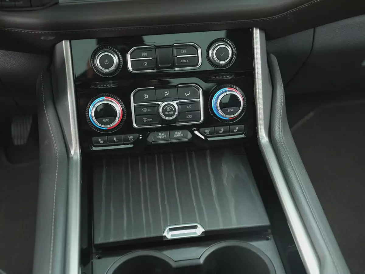 GMC Yukon Denali 2023 | GCC Specs | Low Mileage | Warranty-14-14