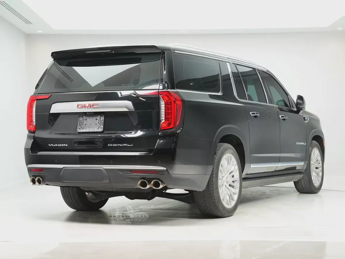 GMC Yukon Denali 2023 | GCC Specs | Low Mileage | Warranty-4-4