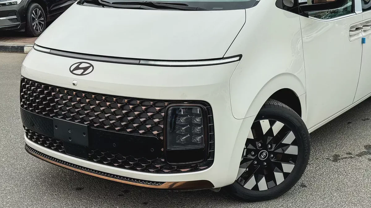 Hyundai Staria Premium 3.5L V6 GCC Brand New 2026-1-1