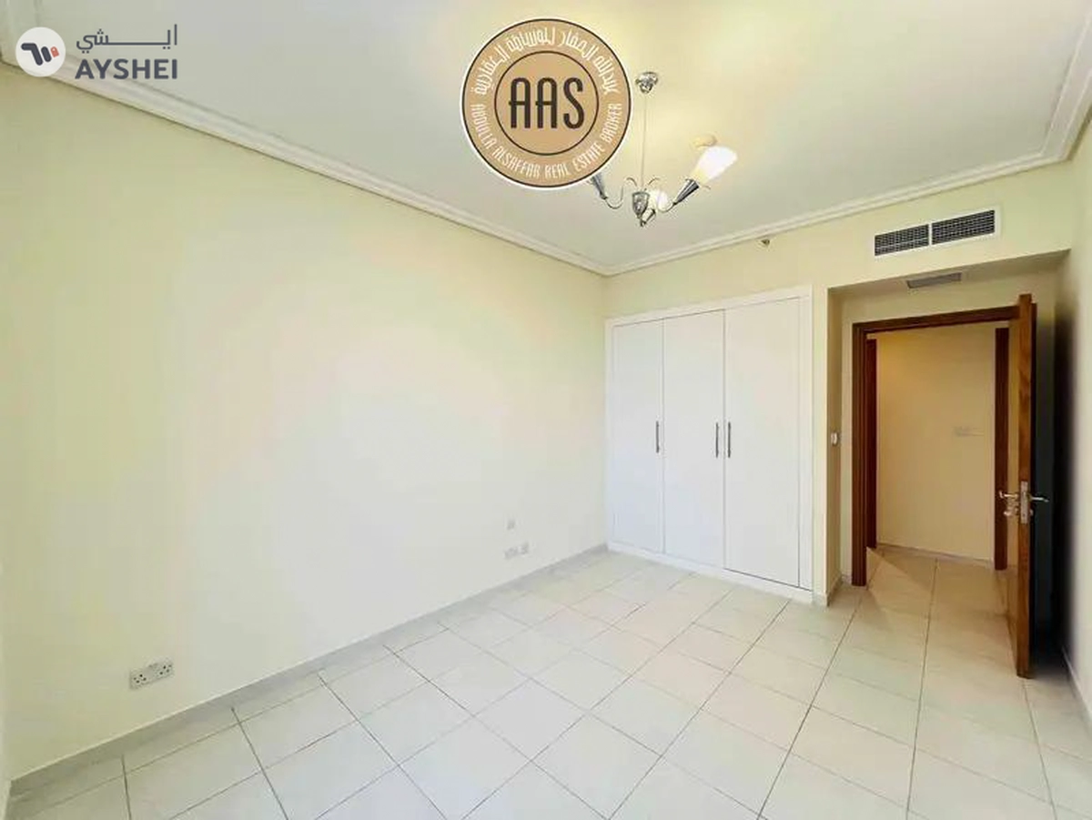 Prime Location || High Floor || 3 Bedroom Hall || In 140K Only-4-4