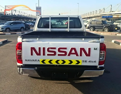 Nissan Navara SE 2022 - GCC Specs - 4x4 Automatic Gear-11
