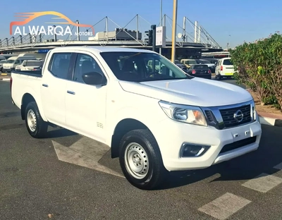 Nissan Navara SE 2022 - GCC Specs - 4x4 Automatic Gear-2