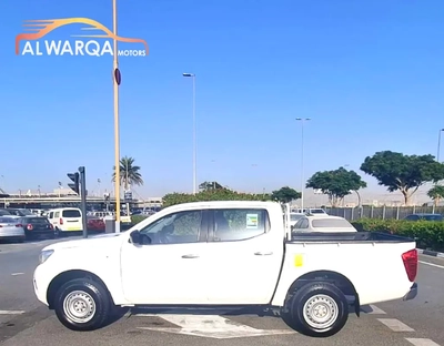 Nissan Navara SE 2022 - GCC Specs - 4x4 Automatic Gear-1