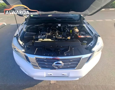 Nissan Navara SE 2022 - GCC Specs - 4x4 Automatic Gear-13