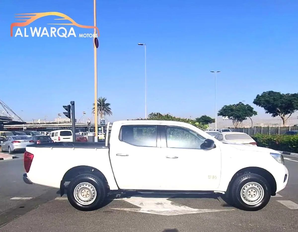 Nissan Navara SE 2022 - GCC Specs - 4x4 Automatic Gear-9-9