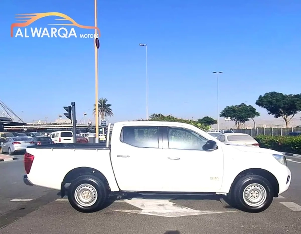 Nissan Navara SE 2022 - GCC Specs - 4x4 Automatic Gear