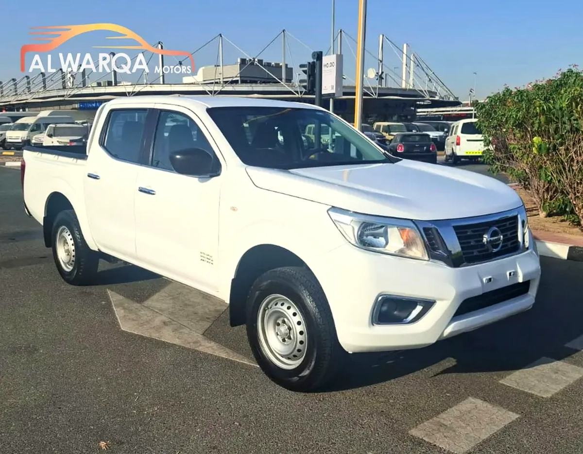 Nissan Navara SE 2022 - GCC Specs - 4x4 Automatic Gear-2-2