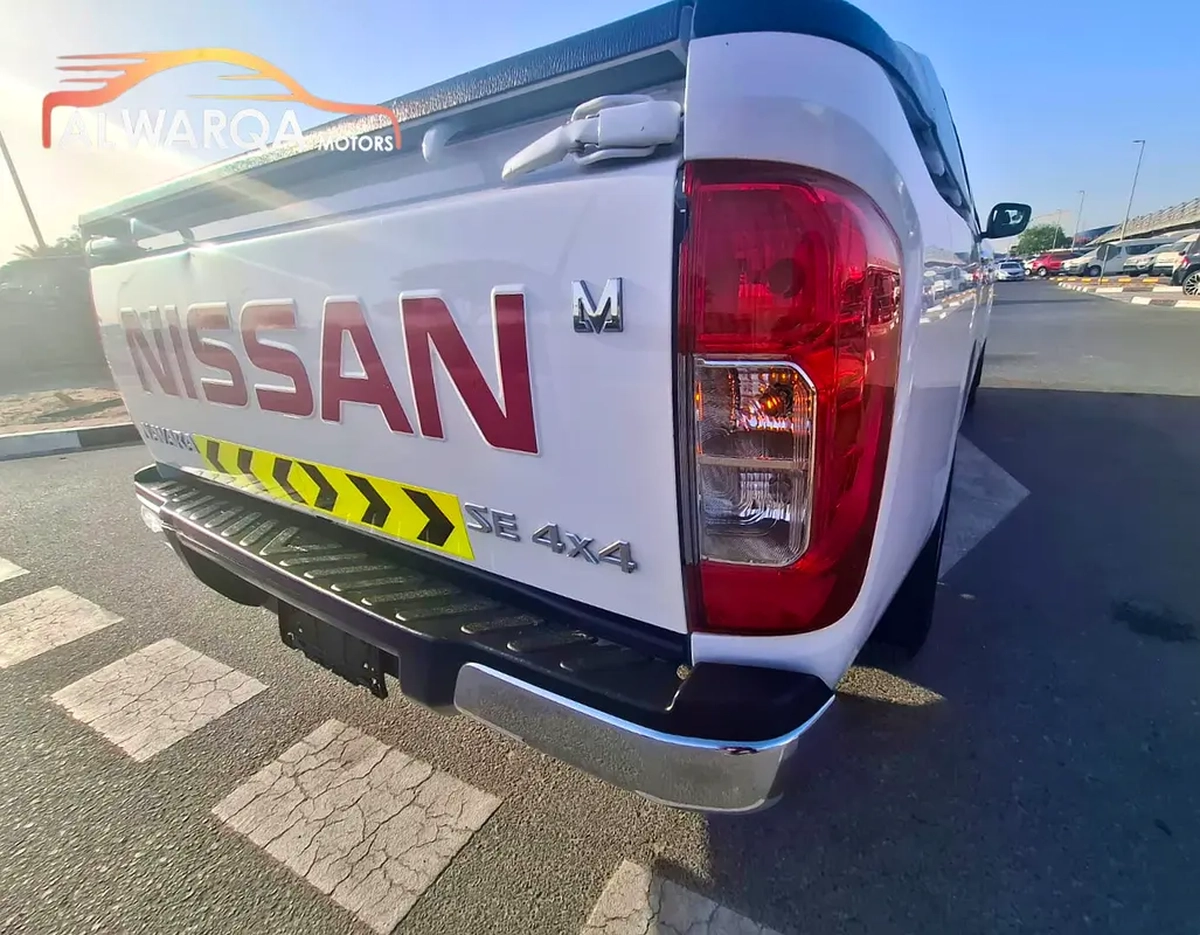 Nissan Navara SE 2022 - GCC Specs - 4x4 Automatic Gear-14-14